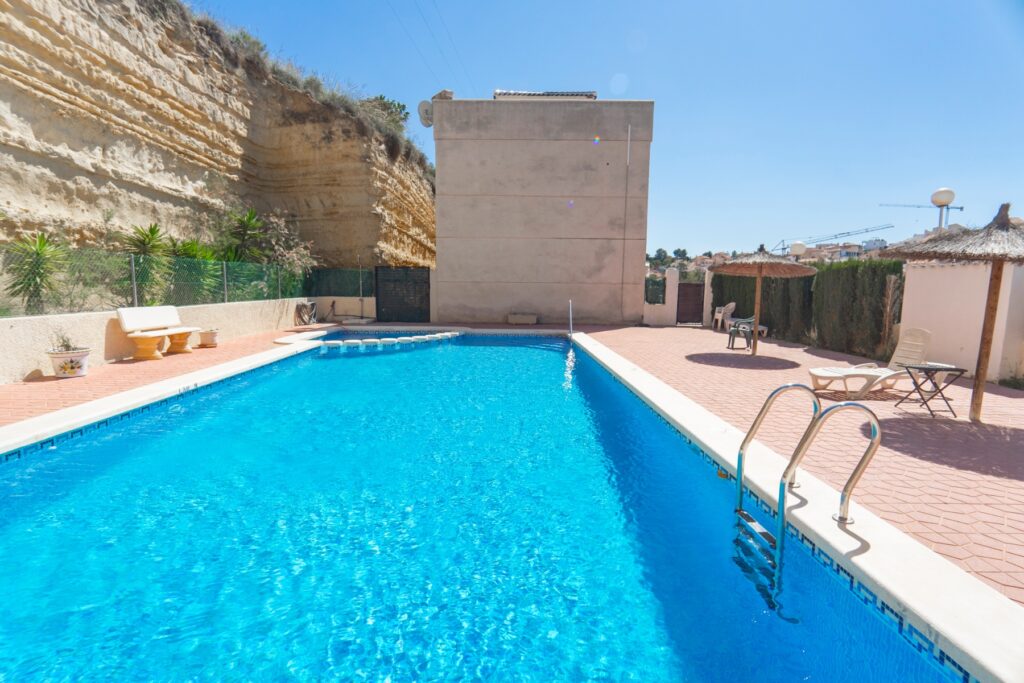 o_1iocqbrps1a901kug14hj5tnt334a